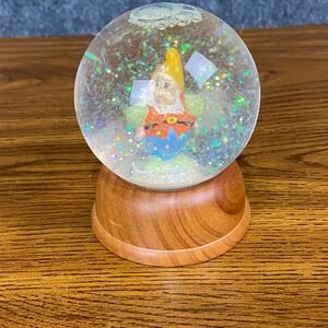 NE Disney Happy Snow White Dwarf Snow Globe First Limited Edition Collectible